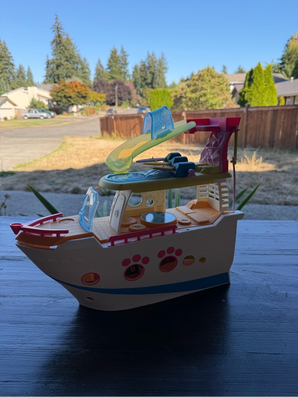 Littlest Pet Shop White Play Boat with Blue, Yellow & Pink Accents